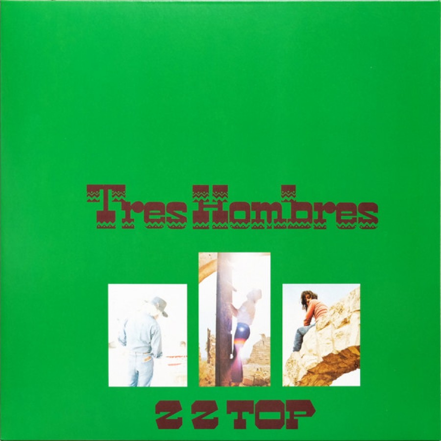 Plattencover: grün, in brauner Western-like-Schrift „Tres Hombres“ in der Mitte, unten „ZZ Top“, dazwischen drei Fotos, die die Bandmitglieder zeigen.